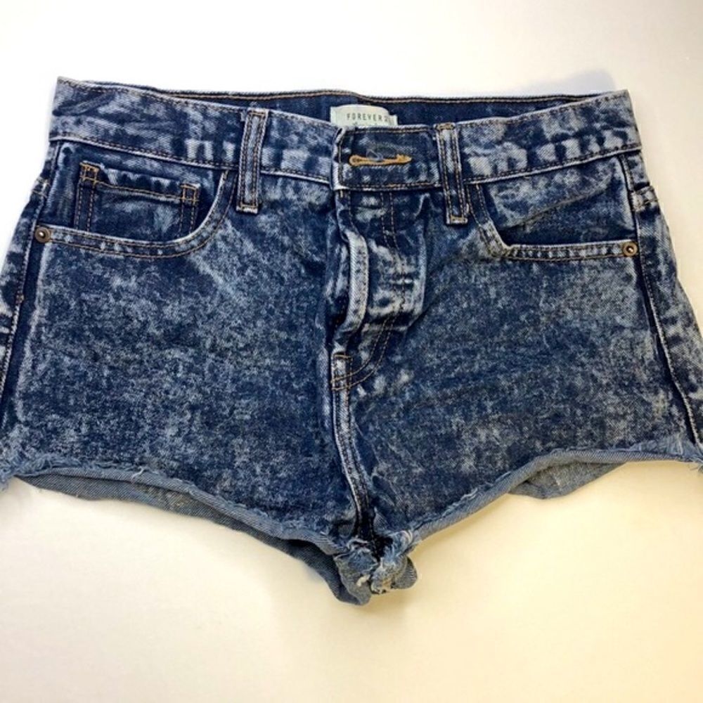 FOREVER 21 Button Fly Raw Hem Shortie Jean Shorts, Blue Denim Size (26) Cheeky!